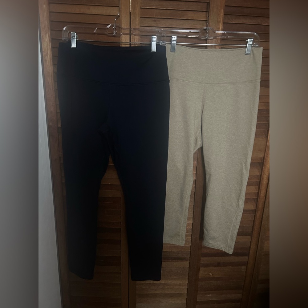 Navy Blue Leggings fleece lining 
Beige Leggings fleece lining 
Both size Large